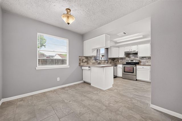 9903 Towne Tower Lane, Sugar Land, TX 77498