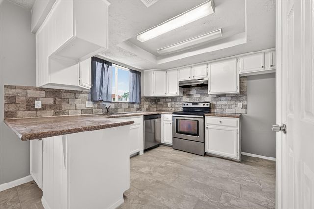9903 Towne Tower Lane, Sugar Land, TX 77498