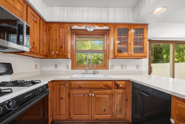 21840 Doneswood DRIVE, Waukesha, WI 53186