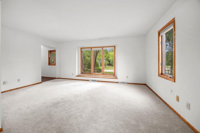 21840 Doneswood DRIVE, Waukesha, WI 53186