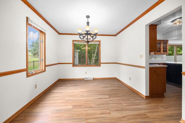 21840 Doneswood DRIVE, Waukesha, WI 53186