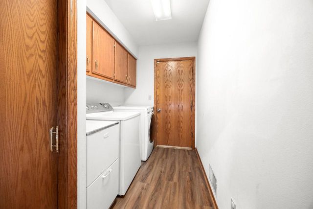 21840 Doneswood DRIVE, Waukesha, WI 53186