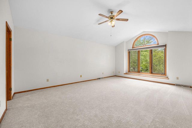 21840 Doneswood DRIVE, Waukesha, WI 53186