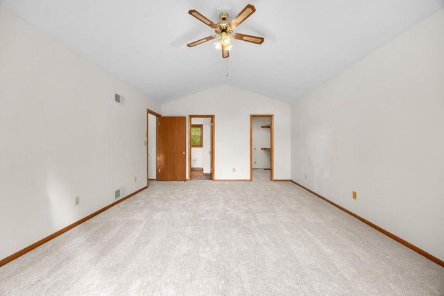 21840 Doneswood DRIVE, Waukesha, WI 53186