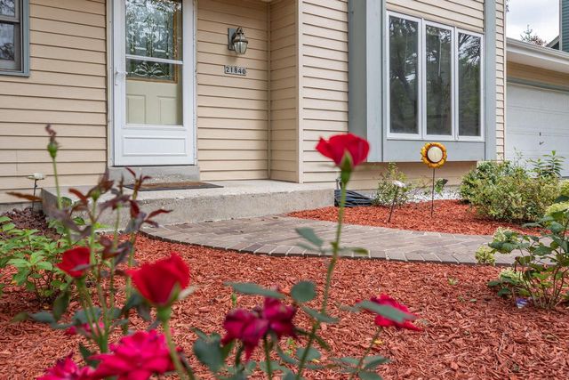 21840 Doneswood DRIVE, Waukesha, WI 53186