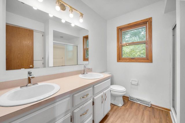 21840 Doneswood DRIVE, Waukesha, WI 53186