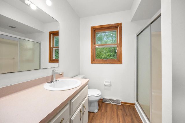 21840 Doneswood DRIVE, Waukesha, WI 53186
