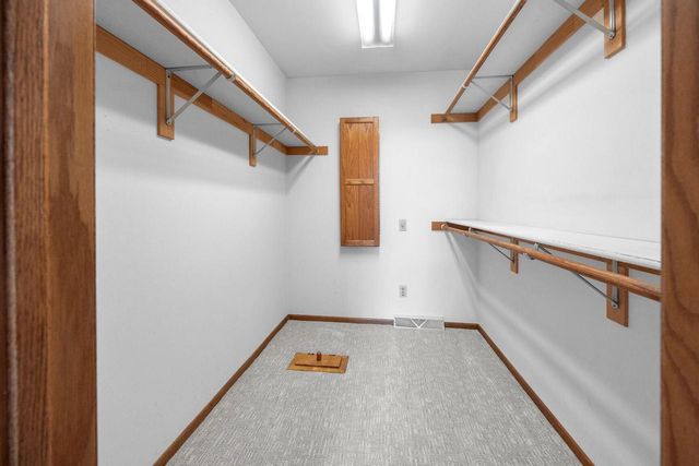 21840 Doneswood DRIVE, Waukesha, WI 53186