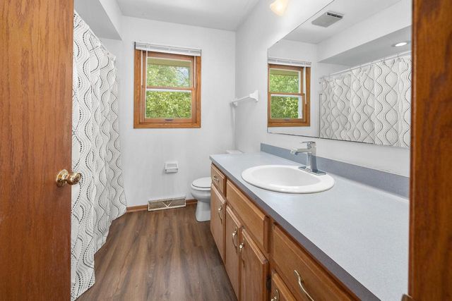 21840 Doneswood DRIVE, Waukesha, WI 53186