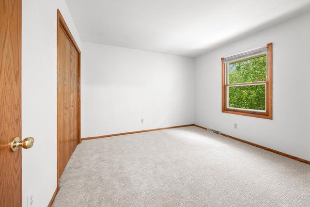 21840 Doneswood DRIVE, Waukesha, WI 53186