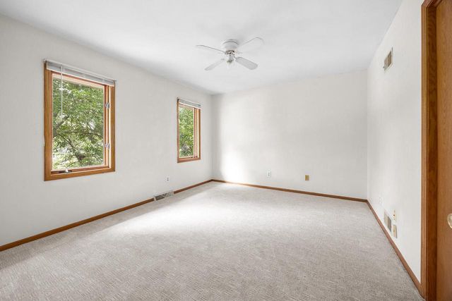 21840 Doneswood DRIVE, Waukesha, WI 53186