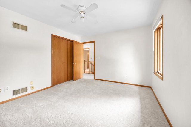 21840 Doneswood DRIVE, Waukesha, WI 53186