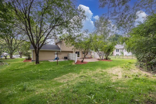 21840 Doneswood DRIVE, Waukesha, WI 53186