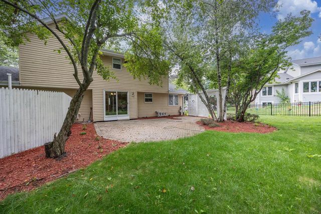 21840 Doneswood DRIVE, Waukesha, WI 53186