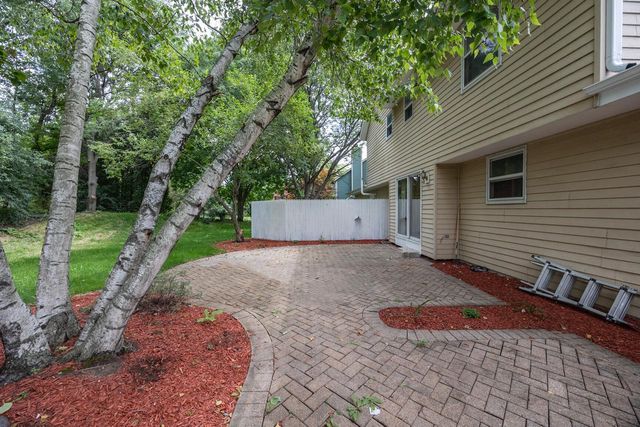 21840 Doneswood DRIVE, Waukesha, WI 53186