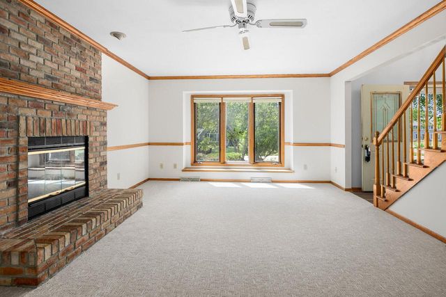 21840 Doneswood DRIVE, Waukesha, WI 53186