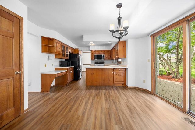 21840 Doneswood DRIVE, Waukesha, WI 53186