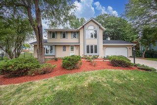 21840 Doneswood DRIVE, Waukesha, WI 53186