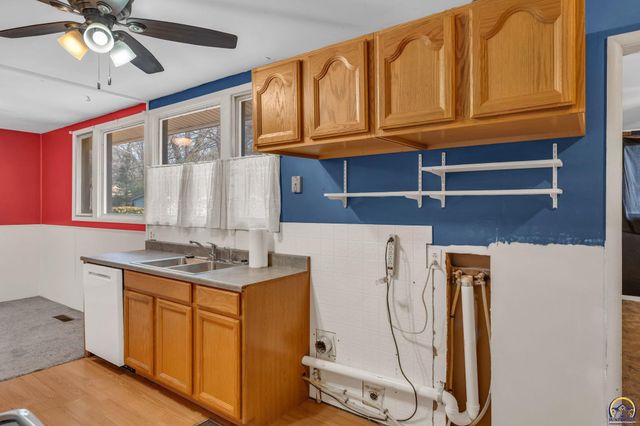 1401 SW Cornwall ST, Topeka, KS 66611