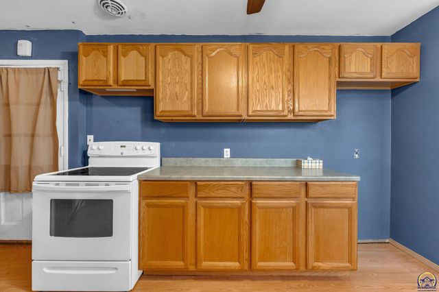 1401 SW Cornwall ST, Topeka, KS 66611