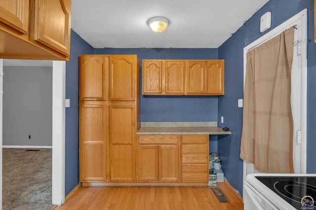 1401 SW Cornwall ST, Topeka, KS 66611