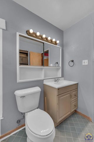 1401 SW Cornwall ST, Topeka, KS 66611