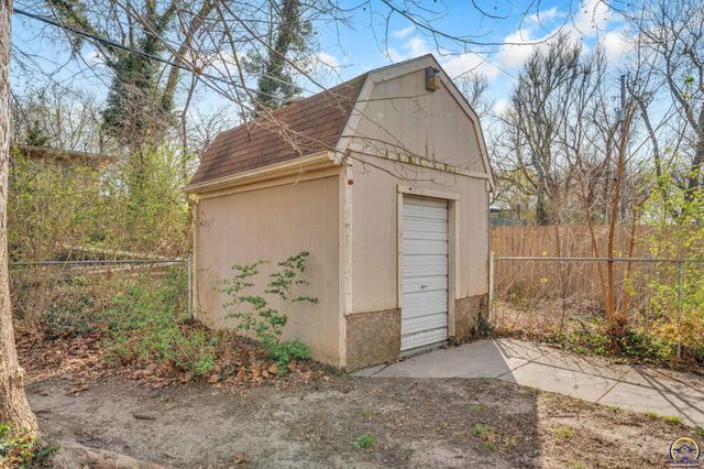 1401 SW Cornwall ST, Topeka, KS 66611