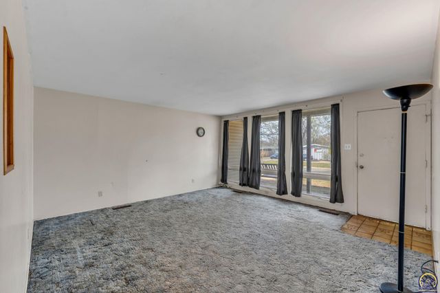 1401 SW Cornwall ST, Topeka, KS 66611