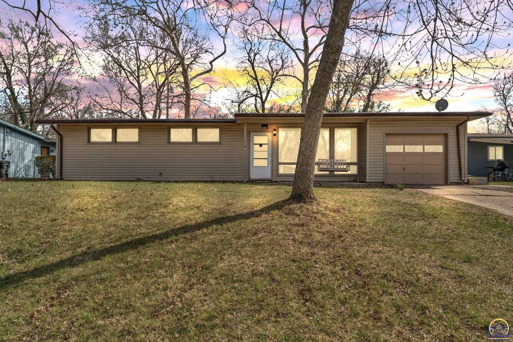 1401 SW Cornwall ST, Topeka, KS 66611