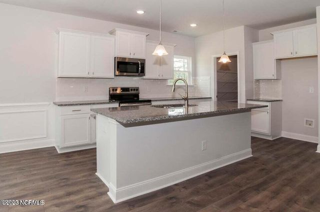 2056 Royal Pines Drive, New Bern, NC 28560