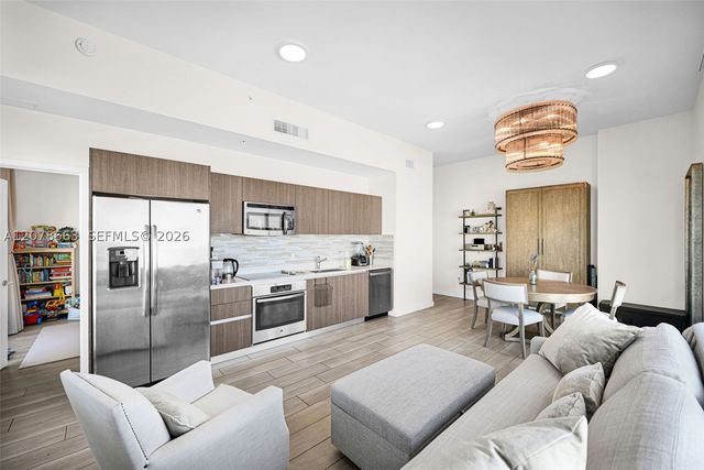 1600 SW 1st Ave 802, Miami, FL 33129