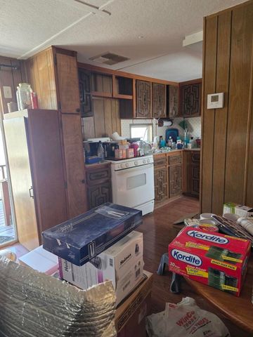 9554 Avenue E, Bombay Beach, CA 92257