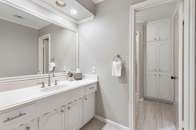 443 E Gaywood Drive, Houston, TX 77079