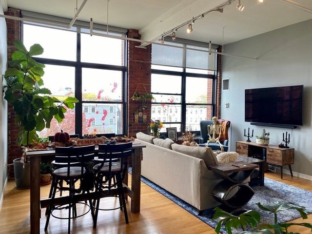 150 Orleans Street 305, Boston, MA 02128
