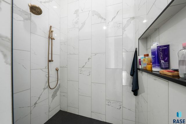 2100 N Marlowe Ave Avenue, Sioux Falls, SD 57110