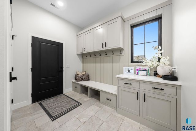 2100 N Marlowe Ave Avenue, Sioux Falls, SD 57110