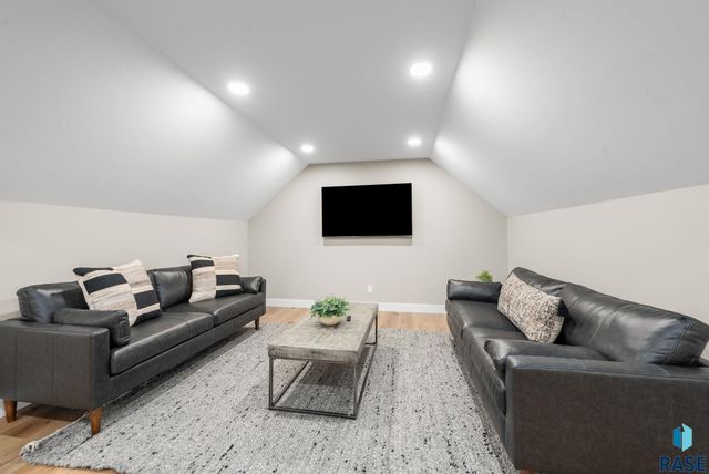 2100 N Marlowe Ave Avenue, Sioux Falls, SD 57110