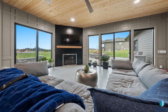 2100 N Marlowe Ave Avenue, Sioux Falls, SD 57110