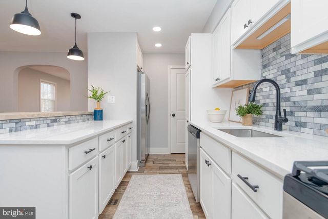 136 DUMBARTON RD, Baltimore, MD 21212