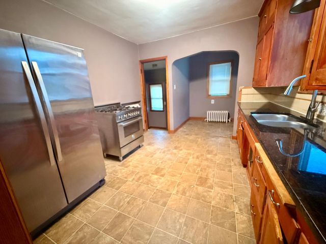 751 Cottage Avenue E, Saint Paul, MN 55106