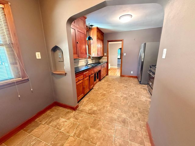751 Cottage Avenue E, Saint Paul, MN 55106