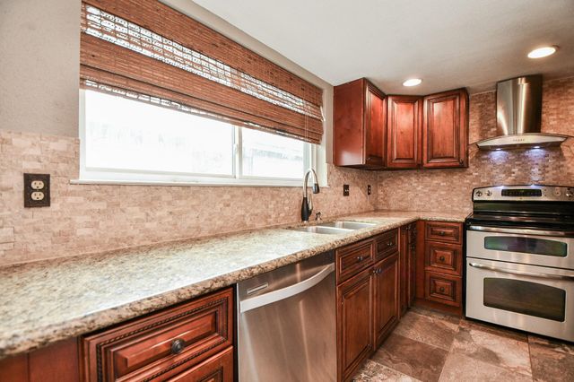 727 Red Rock Canyon Drive, Katy, TX 77450