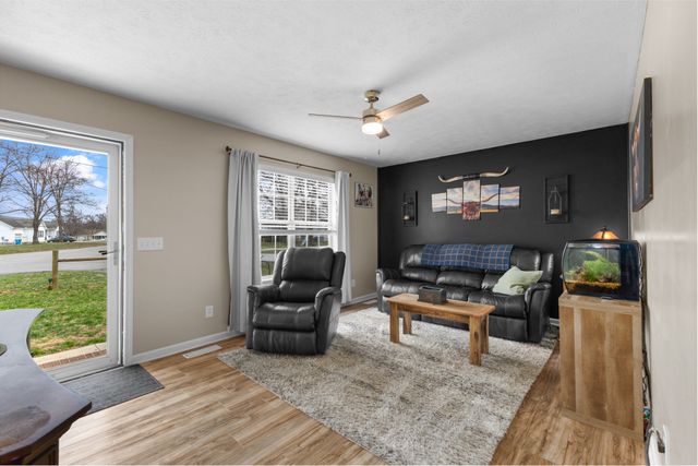 73 Three Point Cir, Mcminnville, TN 37110