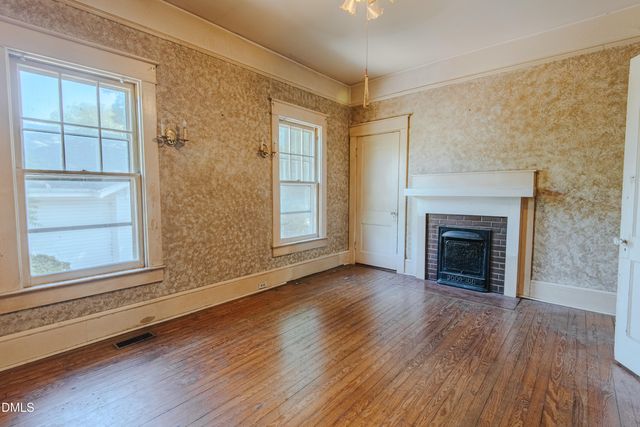 215 E 5th Street, Burlington, NC 27215