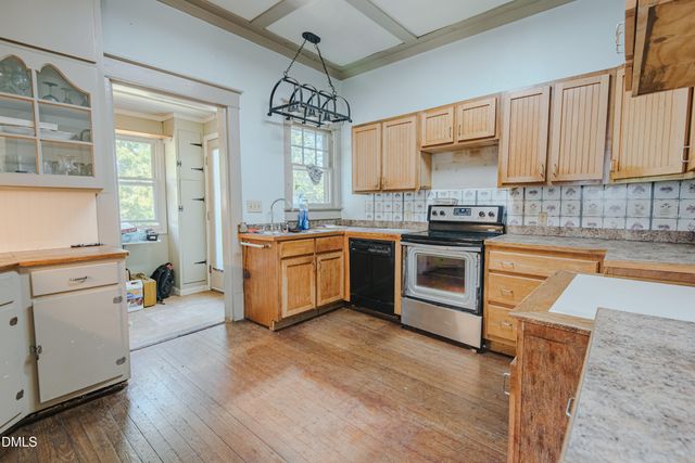 215 E 5th Street, Burlington, NC 27215