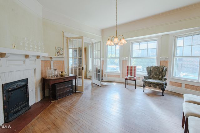 215 E 5th Street, Burlington, NC 27215