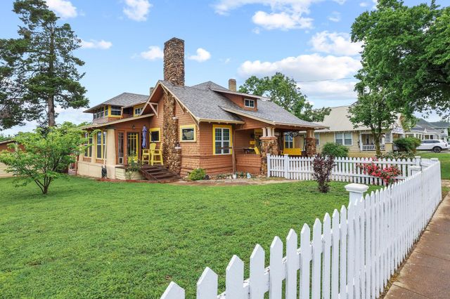 901 8th Street, Honey Grove, TX 75446