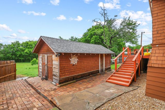 901 8th Street, Honey Grove, TX 75446