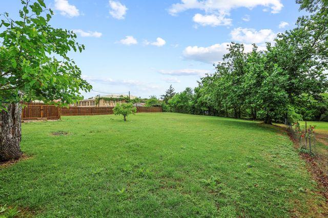 901 8th Street, Honey Grove, TX 75446