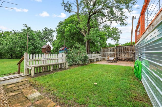 901 8th Street, Honey Grove, TX 75446